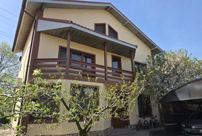 Casă individuală cu 6 camere în Micro 16