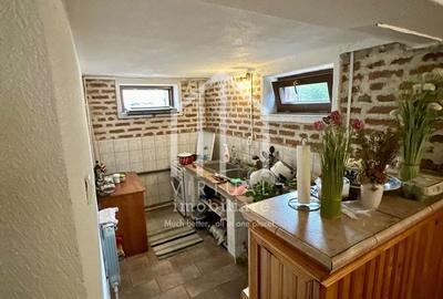 Casa cu 5 camere, 210mp utili, demisol, mobilata, Cal. Poplacii - 32