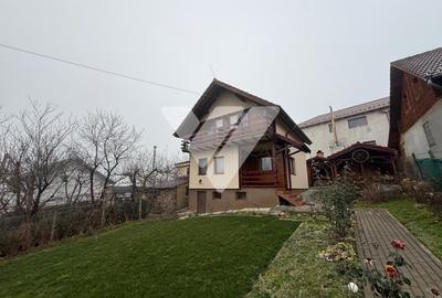Casă individuală cu 4 camere în Central