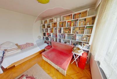 Apartament cu 3 camere de vânzare Str. 1 Mai - 8