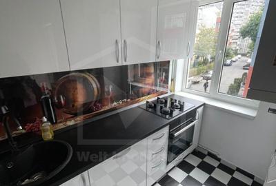 Apartament cu 3 camere semidecomandat, mobilat în Mărăști