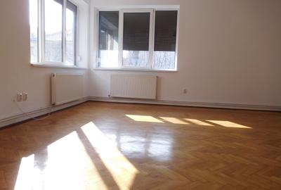 Chirie apartament in casa - 1