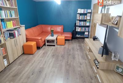 Apartament cu 4 camere decomandat, mobilat în Lipovei