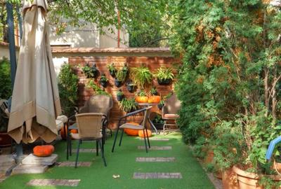 Casă cu 16 camere în Primăverii