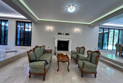 VILA DEOSEBITA / SPATII GENEROASE / CURTE PROPRIE - 2