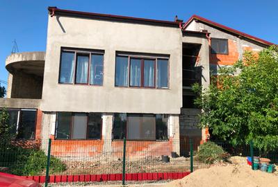 Casă individuală cu 5 camere în Est