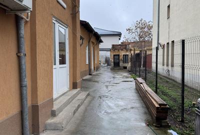 Casa cu curte de inchiriat | Cazare muncitori, livratori *metrou Basarab* - 1
