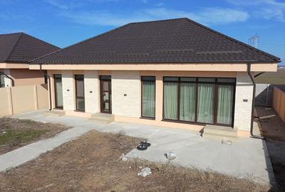Complex de case individuale cu 4 camere, pe parter. Comision 0 - 22