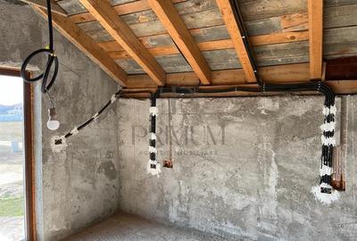 Casa la rosu - toate utilitatile - zona foarte buna - 8
