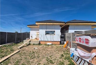 Duplex 4 camere - despartit prin CT - zona foarte buna - asfalt - posibilitate a - 5