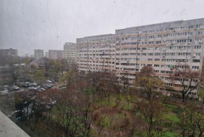 Piata Ramnicu Sarat - 3 camere decomandatE, 64 mp, balcon, etaj 5/10, metrou - 11