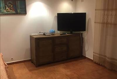 Apartament cu 2 camere semidecomandat, mobilat în Central