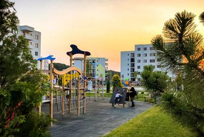 Apartament cu 4 camere semidecomandat, mobilat în Băneasa