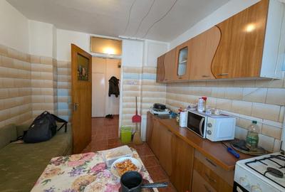 Apartament cu 3 camere decomandat, mobilat în Drumul Taberei
