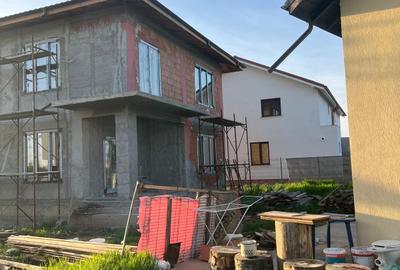 Vila deosebita cu 4 camere,2 bai,curte 800 mp,toate utilitatile racordate - 2