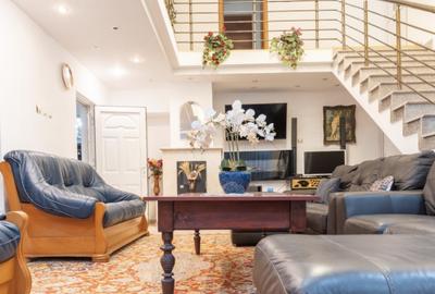 Pensiune Turistica cu Sala de Mese + Casa de Locuit in Cristesti - 1