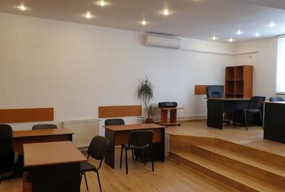 Apartament cu 3 camere, mobilat în Unirii