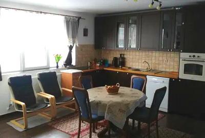 Apartament cu 3 camere semidecomandat, mobilat în Florești