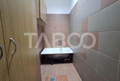 Spatiu comercial cu vitrina 8m si vad pietonal 120 mpu Valea Aurie - 8