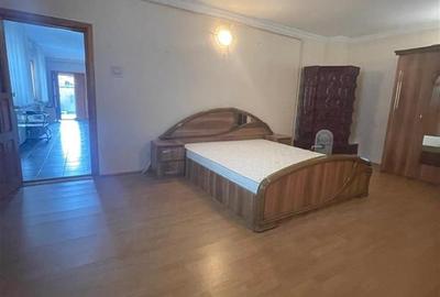 Casă cu 3 camere în Apollo