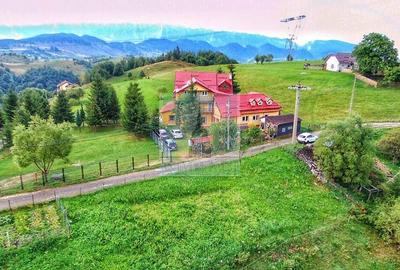 Casă individuală cu 11 camere în Fundata