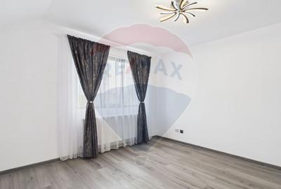 Casă / Vilă cu 5 camere de vânzare - 33