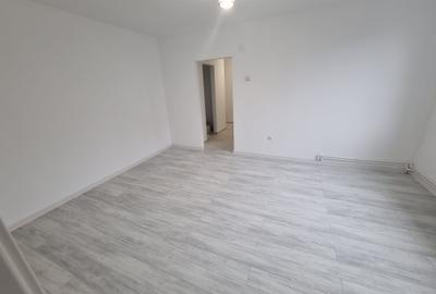Apartament cu 2 camere nedecomandat în Tudor Vladimirescu