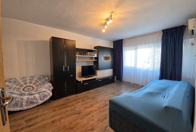 Apartament cu 2 camere decomandat în Casa de Cultură