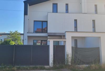 Casă cu 5 camere în Voluntari