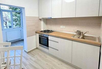 Apartament cu 2 camere decomandat, mobilat în