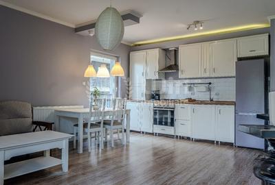 Apartament cu 3 camere semidecomandat, mobilat în Bună Ziua