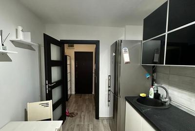 Apartament cu 3 camere semidecomandat, mobilat în Brâncoveanu