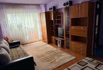 Apartament cu 2 camere semidecomandat, mobilat în Berceni