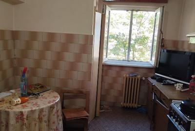 Vand apartament 3 Camere, Decomandate, Baie cu geam, 64m2 , Mazepa - 4