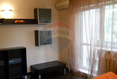 Apartament cu 4 camere de închiriat în zona Targu Cucu - 1