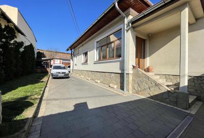 Casă individuală cu 3 camere în Central