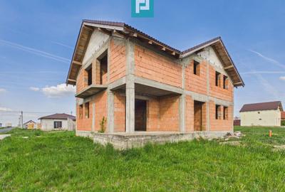 Casă individuală cu 6 camere în Aluniș