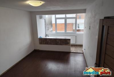 Apartament cu 2 camere semidecomandat în Țiglina 2