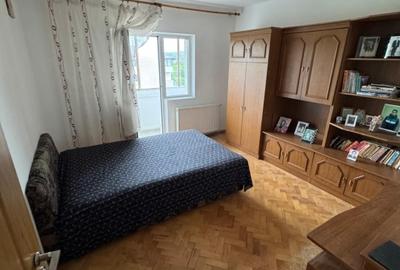 3 camere decomandat 2 bai 78mp bloc 1990 zona Lunca Cetatuii - 2