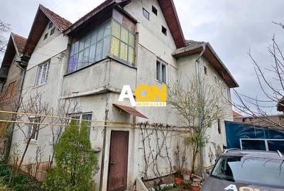 Casă individuală cu 6 camere în Central