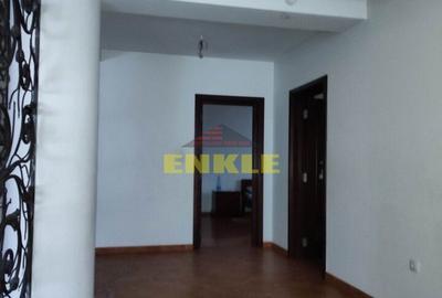Vila 5 camere , zona Petru Rares -demisol+parter+etaj , pret negociabil ! - 9