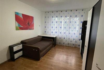 Apartament cu 3 camere decomandat în Tătărași