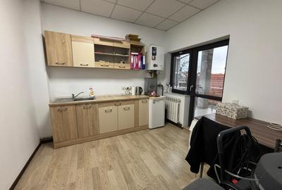 Spațiu de birouri central – 3 încăperi (open space 60 mp) + parcare - 7