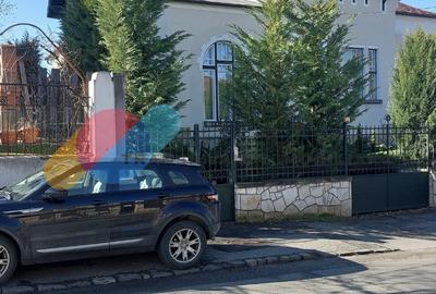 Apartament 185 mp în cartierul Andrei Mureșanu, în vilă – arhitectură elegantă - 1