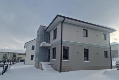 Casă individuală cu 5 camere în Chinteni