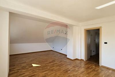 Casă / Vilă de lux cu 8 camere de vânzare in Obcini, Suceava - 52