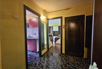 Apartament 2 camere etaj 4/4 curat si luminos - Poarta 6, Constanta - 9