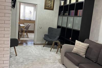 Apartament cu 3 camere semidecomandat, mobilat în George Enescu