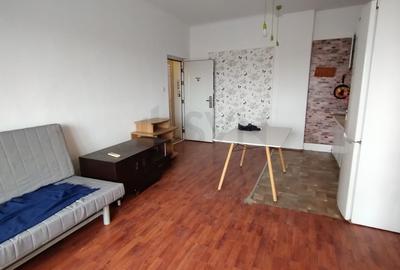 Apartament cu 4 camere semidecomandat, mobilat în Kogălniceanu