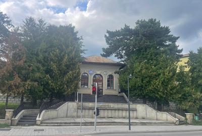 Oportunitate! Cladire inchiriata, zona centrala Moinesti Bacau - 2